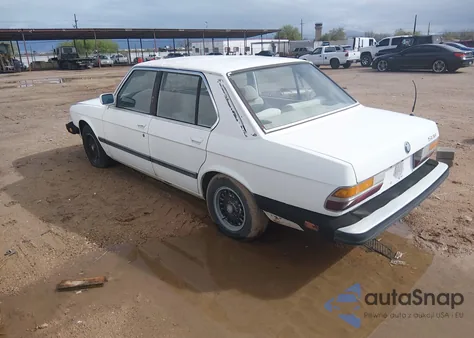 1983 BMW 528 E z USA, uszkodzony, nr VIN WBADK7303D7956230